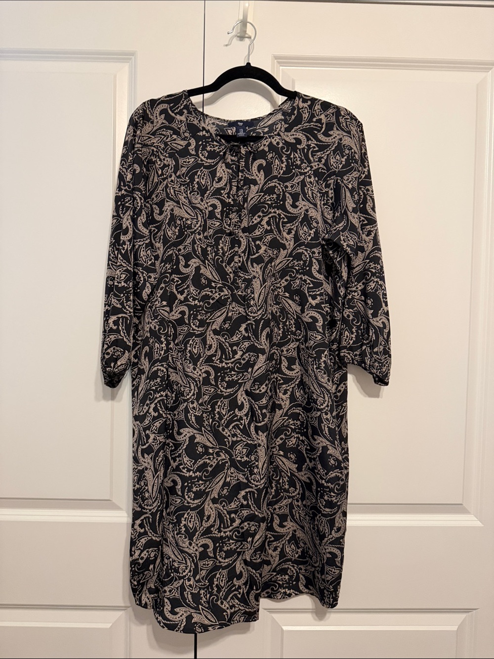 GAP Black and Cream Paisley Long-Sleeve Shift Dress